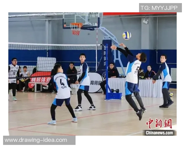 足球明星挑战篮球框精彩瞬间尽显运动魅力与技巧对决